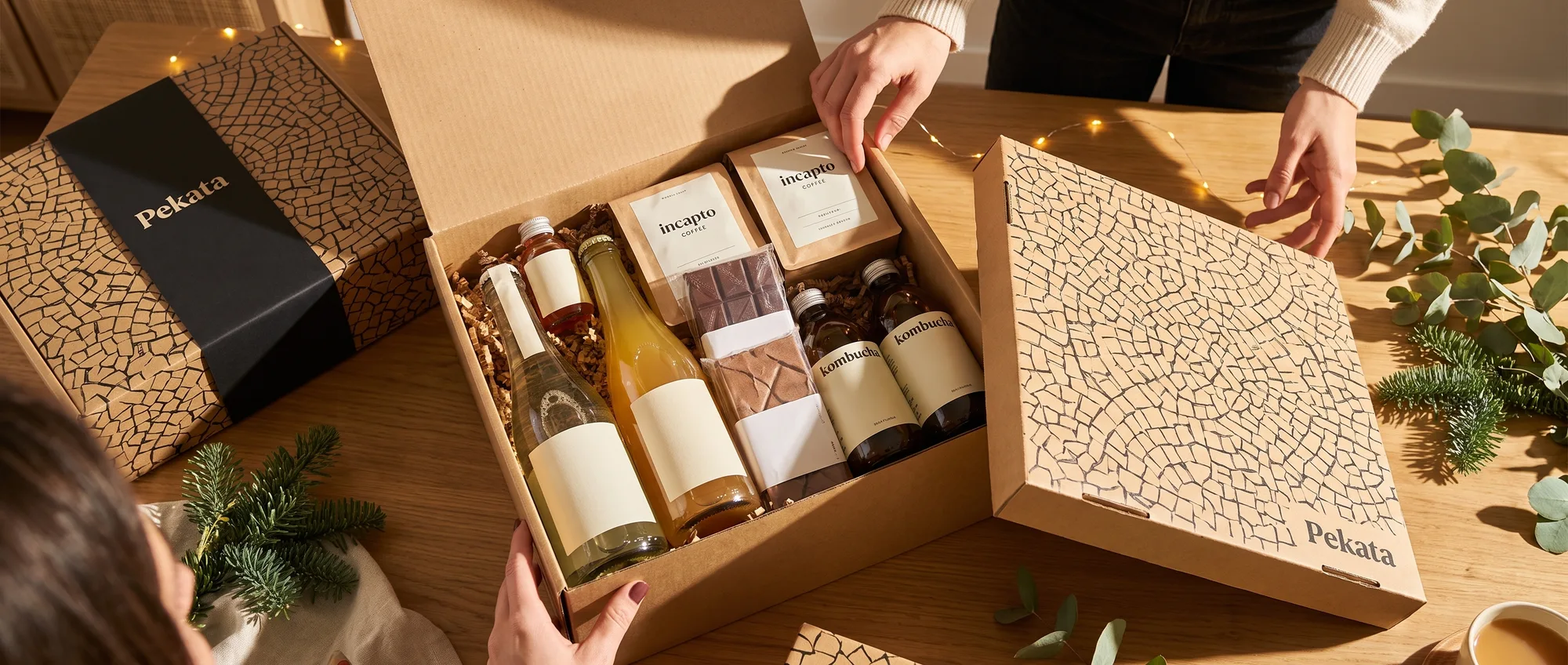 Coffret de Noël Pekata sans alcool avec café de spécialité, kombucha et mousseux sans alcool